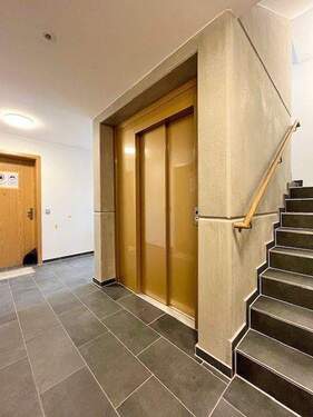 Moderner Aufzug - 