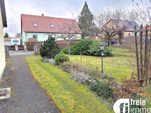 Zufahrt - Doppelhaushälfte mit 77,50 m&sup2; in Dresden zum Kaufen