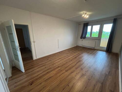 Wohnzimmer - Etagenwohnung mit 50,70 m&sup2; in Aschersleben zur Miete