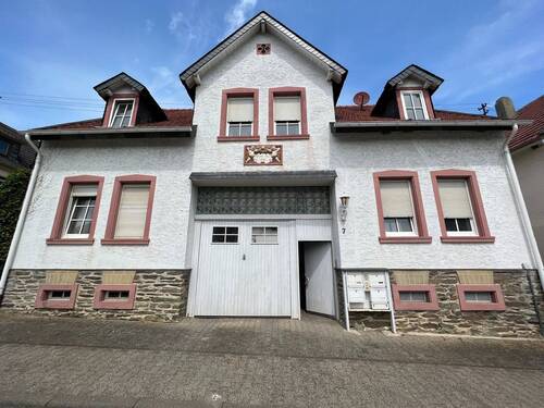 Vorderhaus - Mehrfamilienhaus, Wohnhaus mit 386,00 m² in Spall zum Kaufen