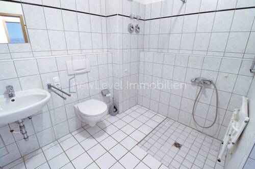 Bad_Beispiel - 1 Zimmer Etagenwohnung in Neutraubling