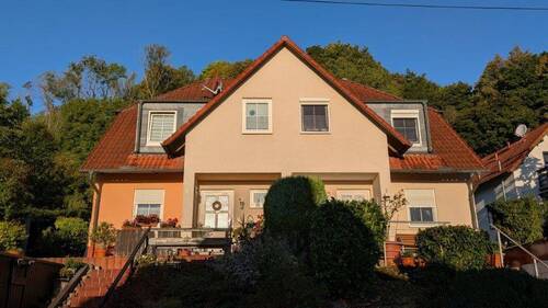 Außenansicht - Doppelhaushälfte am Stadtrand von Hildburghausen - familienfreundlich Wohnen im Grünen