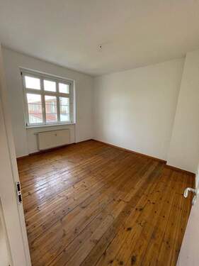 Weiteres großes Zimmer mit Dielen.jpeg - 
