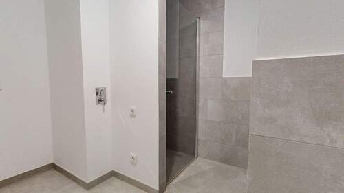 Badezimmer-mit-Dusche (1) - 