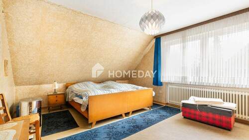 1. OG Schlafzimmer 1 - 