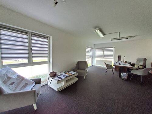 20250409_134509.jpg - EXKLUSIV - WOHNUNG MIT CA. 127 M² UND GROSSER GARAGE IDEAL FÜR WOHNWAGEN ODER LAGERHALLE MIT CA. 280 M² DIREKT IN PERL-BESCH