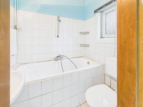 Badezimmer - Etagenwohnung mit 41,90 m&sup2; in Lübeck zur Miete