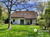 Blick von Garten auf das Haus - Ein-Zweifamilienhaus in Obermichelbach