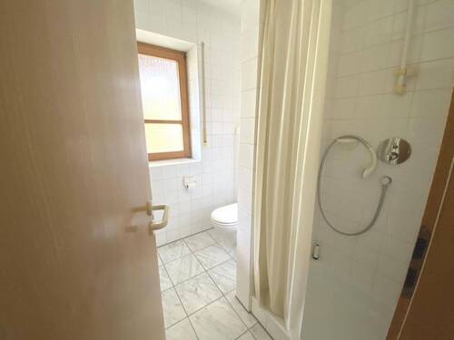 Duschbad mit WC im EG - 