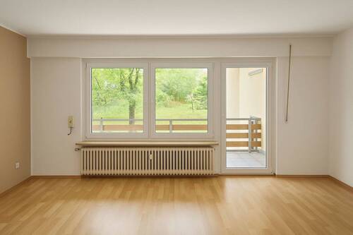 Wohnzimmer - Gepflegte 3-Zimmerwohnung in begehrter Lage - Seitlich der Biebricher Allee