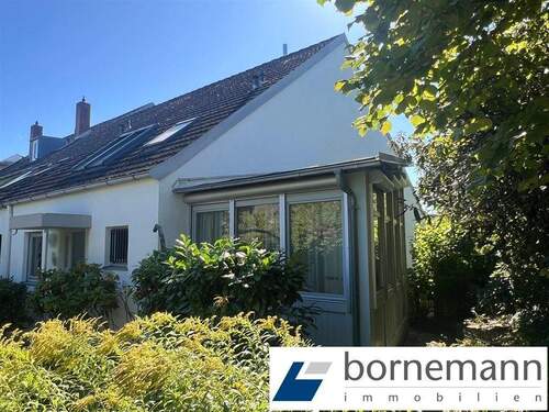 Hausansicht - Tolle Lage Wetzendorf, ruhig + stadtnah! Renoviertes REH mit Anbau, Wintergarten + 2 Garagen!