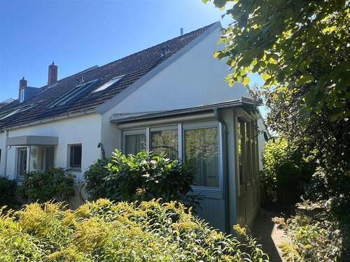 Hausansicht - 5 Zimmer Mehrfamilienhaus, Wohnhaus zur Miete in Nürnberg