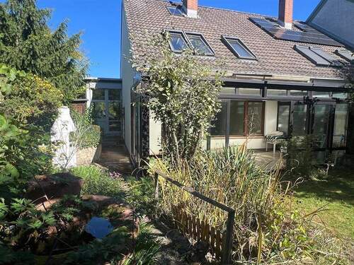 Gartenansicht - Mehrfamilienhaus, Wohnhaus mit 135,00 m² in Nürnberg zur Miete