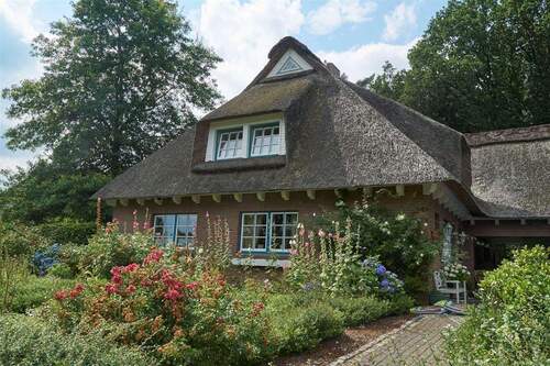 Herzlich Willkommen! - Traumhaus unter Reet! Repräsentatives Wohnhaus in Top Lage der Wingst zu vermieten.