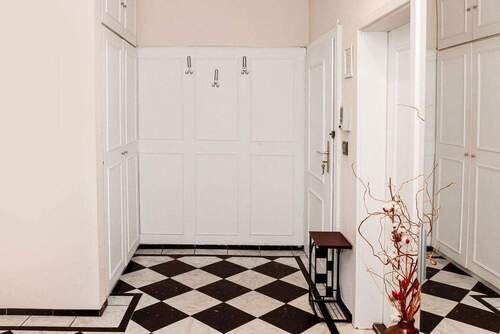 Entrée (links Einbauschrank) - 