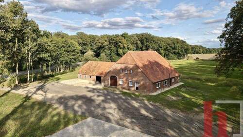 Luftbild / Anwesen - Ländliches Anwesen mit großem Grundstück in Holdorf