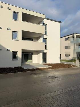 .. sonnige Lage ! - Neubau-Erstbezug ! Moderne Wohnung mit Balkon in toller Wohnlage in Gerolzhofen !