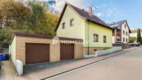 Garage - Zwei Balkone, großer Garten, Doppelgarage: Ihr Familiendomizil in Contwig