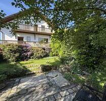 Zentrales Einfamilienhaus mit viel Platz und Gartenparadies - Offenberg Neuhausen