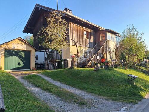 Landhaus mit zwei Einheiten und idyllischem Garten - Reserviert! Haus - mit traumhaftem Garten und weiterem Baurecht