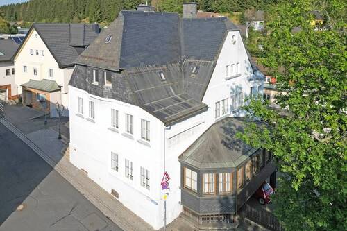 Luftbild - 3 Zimmer Mehrfamilienhaus, Wohnhaus zum Kaufen in Tettau