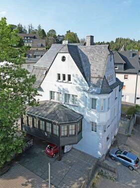 Luftbild - 3 Zimmer Mehrfamilienhaus, Wohnhaus in Tettau