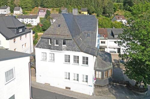 Luftbild - Mehrfamilienhaus, Wohnhaus mit 86,00 m² in Tettau zum Kaufen