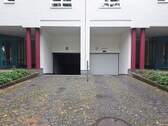 Tiefgaragen Ein- und Ausfahrt - 