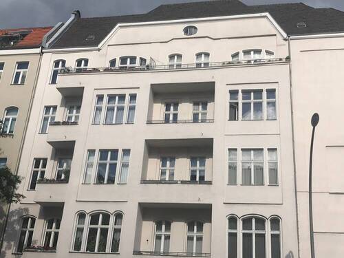 Hausseite_Uhland - 4 Zimmer Etagenwohnung in Berlin