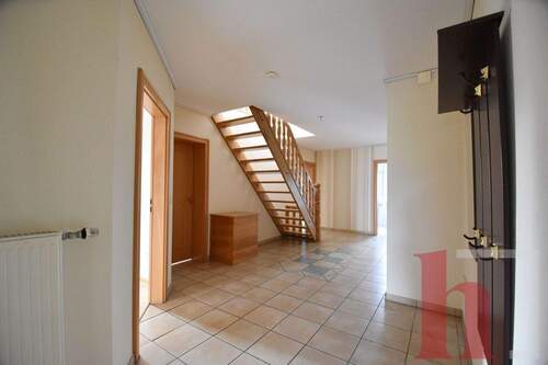 Flur - Etagenwohnung mit 150,00 m&sup2; in Holdorf zur Miete