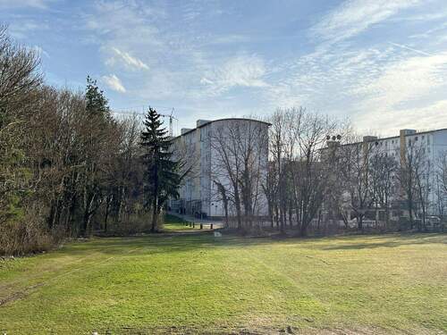 Blick vom Balkon - 1 Zimmer Einfamilienhaus zum Kaufen in München