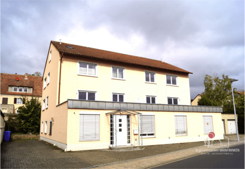 Ansicht von der Straße aus - 1 Zimmer Mehrfamilienhaus, Wohnhaus zum Kaufen in Dettelbach
