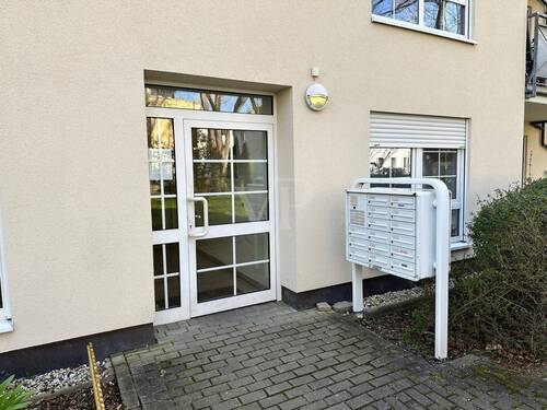 Hauseingang - 2 Zimmer Etagenwohnung in Dresden