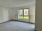 Wohnzimmer mit Balkonzugang - 