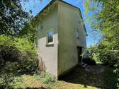 Hausseitenansicht mit Hauseingang - 
