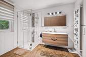 Badezimmer im Dachgeschoss - 