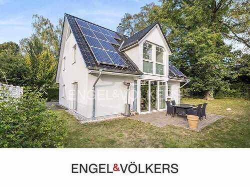 Rückansicht - Stilvolles Einfamilienhaus mit Photovoltaik und Wärmepumpe in ruhiger Lage