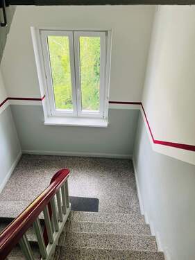Treppenhaus - 3 Zimmer Etagenwohnung zur Miete in Schwerin