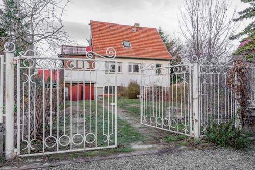 Eingangstor zum Anwesen - 