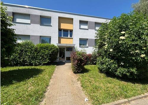Hausansicht - Freundliche 3,5 Zimmer Wohnung mit Balkon