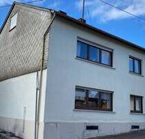 Preisreduzierung! Gemütliches Ein-Zweifamilienhaus mit großzügiger Raumaufteilung bietet viel Platz und Möglichkeiten - Bergen