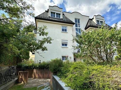 Rückansicht des Hauses - Etagenwohnung mit 76,20 m² in Dresden zum Kaufen