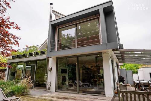  - STILVOLLES EINFAMILIENHAUS IN EXPONIERTER LAGE VON DÜSSELDORF