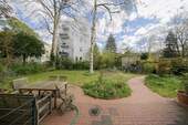 Blick in den Garten im Hof - Bezugsfreie, 3 Zi-Whg im VH im 2. OG im schönen Friedenau