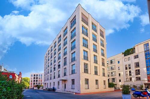 Außenansicht Gebäude rechts KLEINER - 