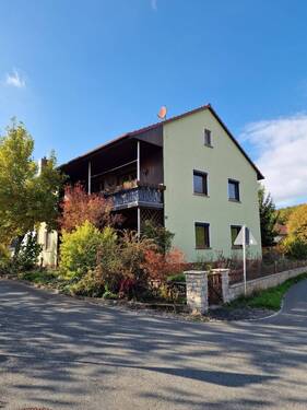 Das Zweifamilienhaus - Wartet aus dem Dornröschenschlaf erweckt zu werden! Zwei Häuser zum Preis von Einem in Lichtenfels-Schönsreuth