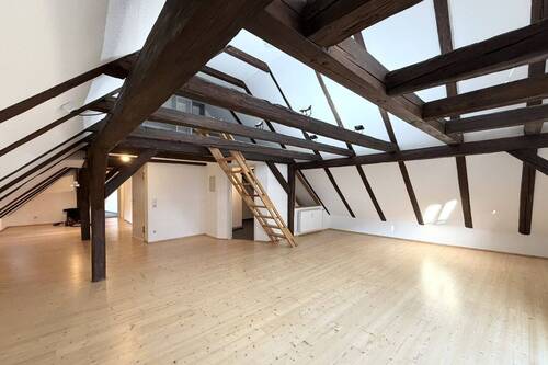 Wohn- und Esszimmer - Wohnen direkt am Marktplatz: Geräumige 3,5-Zimmer-Wohnung