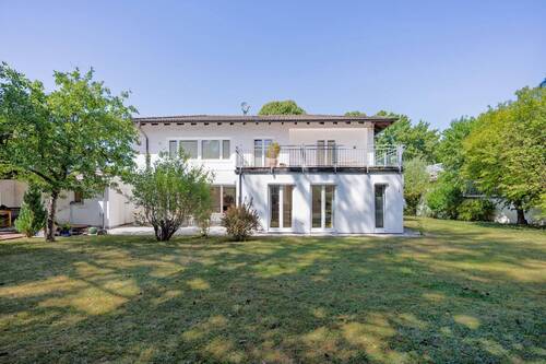 Außenansicht - 7 Zimmer Mehrfamilienhaus, Wohnhaus zum Kaufen in Gräfelfing