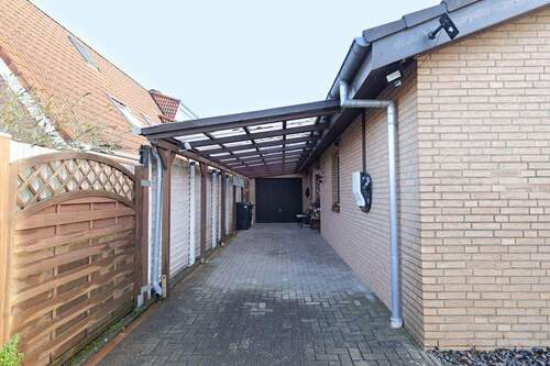 Carpot und Garage - 
