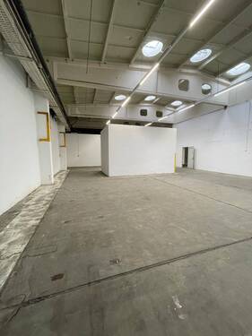 2023-06-26 20.43.19 (10).jpg - Lagerraum Lager Halle Gewerbelager Schwerin Hamburg Wismar 235 qm Box 49